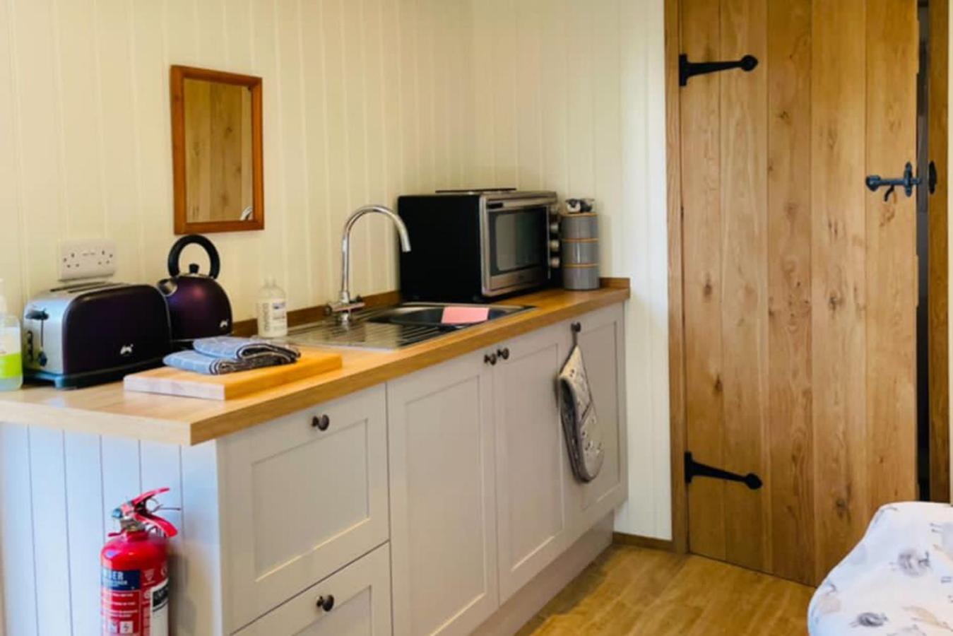Shepherds Hut, West Ayton, Скарбъро Екстериор снимка